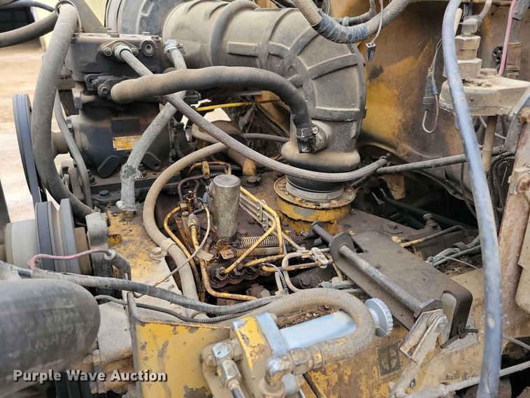 image for item EA2423 1981 Ford LNT8000 oil distributor truck