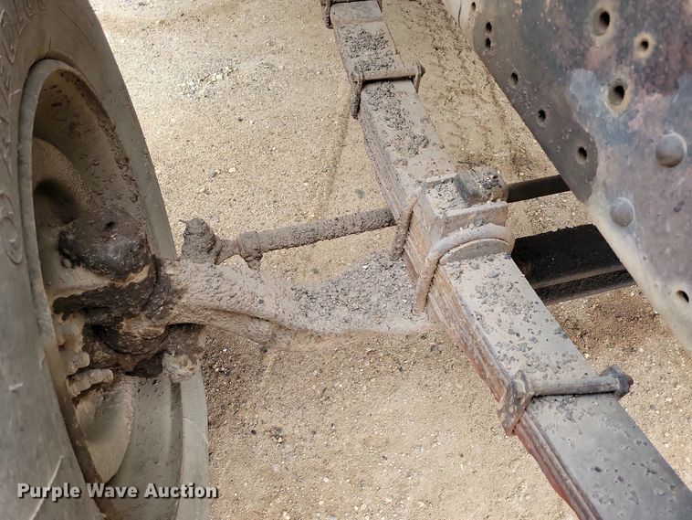 image for item EA2423 1981 Ford LNT8000 oil distributor truck