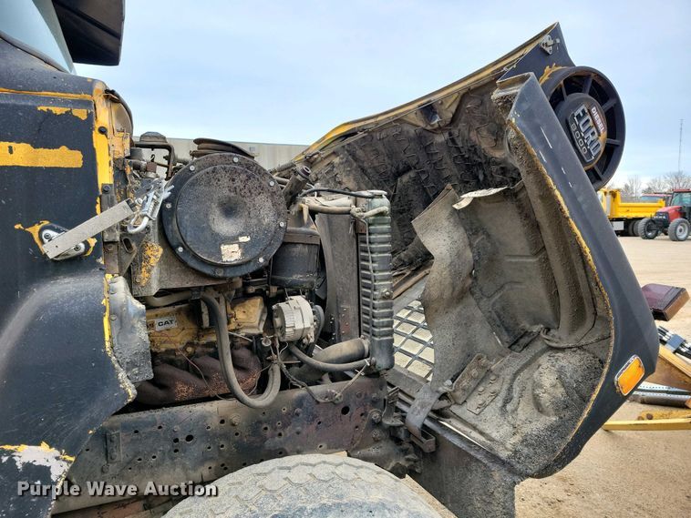 image for item EA2423 1981 Ford LNT8000 oil distributor truck