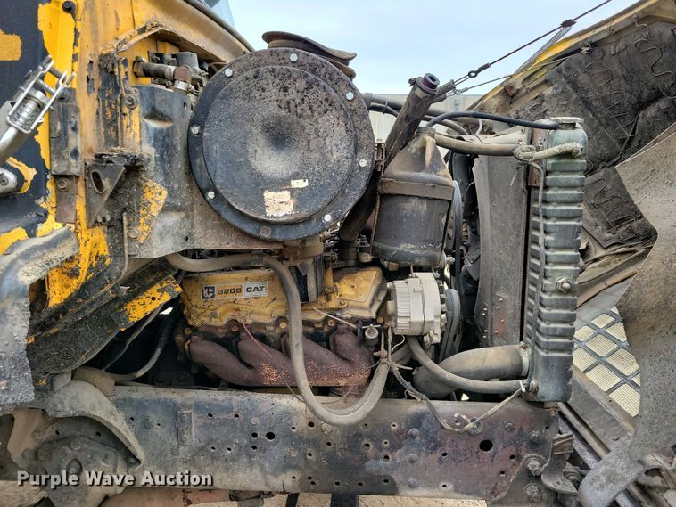 image for item EA2423 1981 Ford LNT8000 oil distributor truck