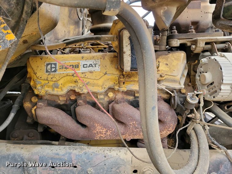 image for item EA2423 1981 Ford LNT8000 oil distributor truck