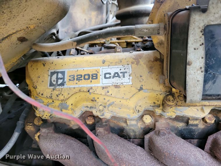 image for item EA2423 1981 Ford LNT8000 oil distributor truck