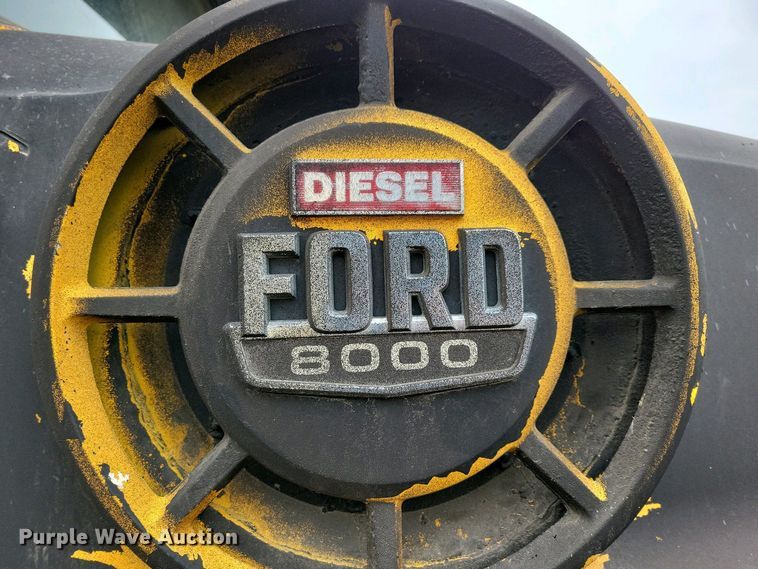 image for item EA2423 1981 Ford LNT8000 oil distributor truck