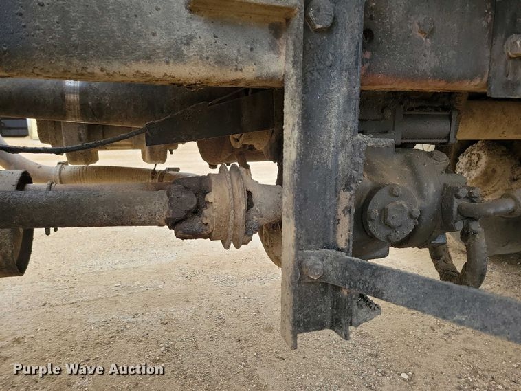 image for item EA2423 1981 Ford LNT8000 oil distributor truck