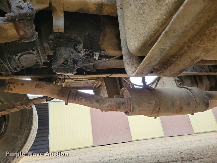 image for item EA2423 1981 Ford LNT8000 oil distributor truck