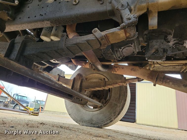 image for item EA2423 1981 Ford LNT8000 oil distributor truck