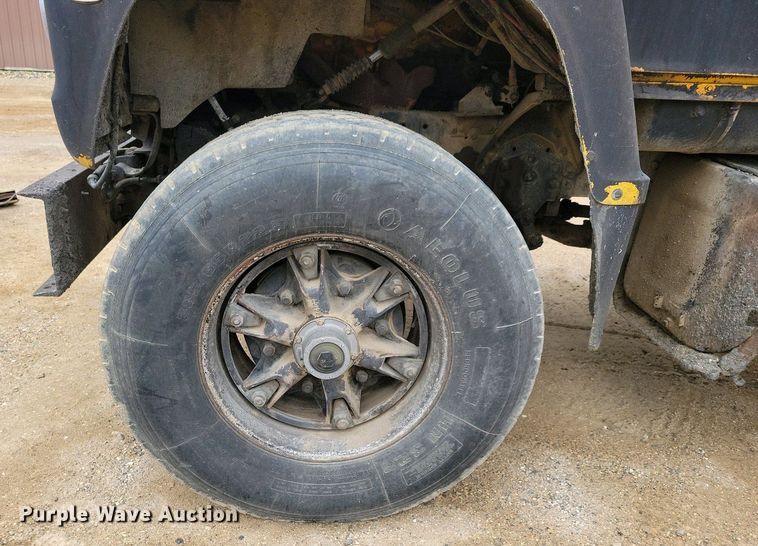 image for item EA2423 1981 Ford LNT8000 oil distributor truck