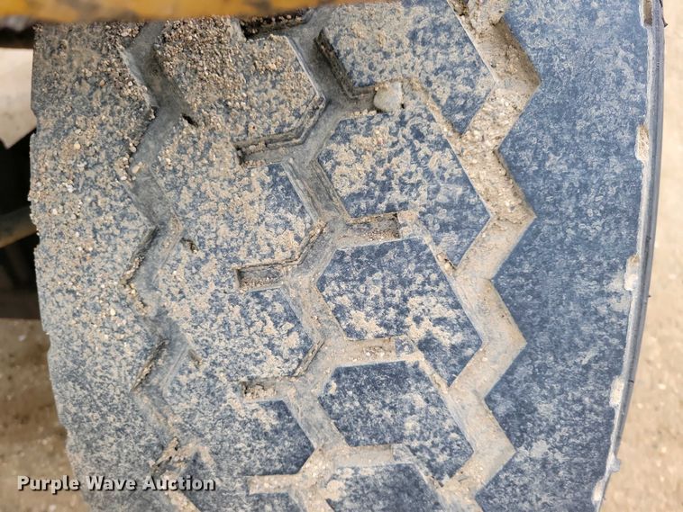 image for item EA2423 1981 Ford LNT8000 oil distributor truck