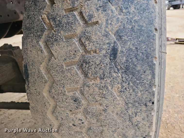 image for item EA2423 1981 Ford LNT8000 oil distributor truck