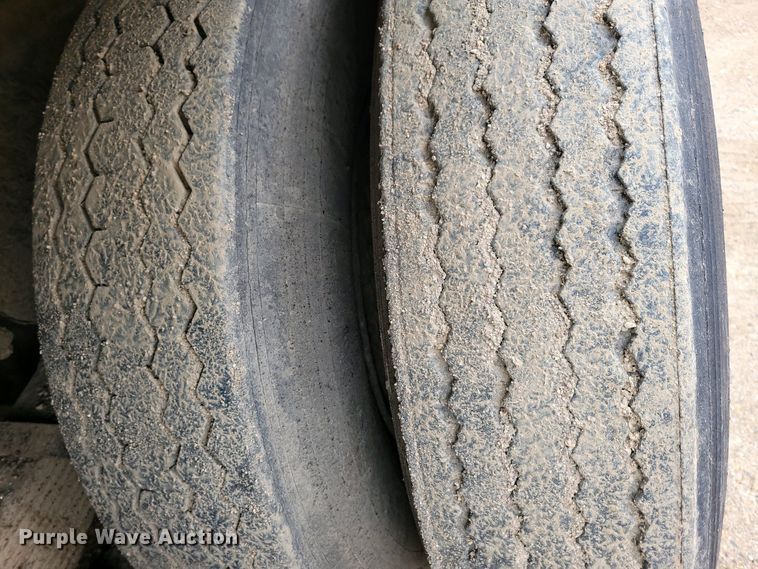 image for item EA2423 1981 Ford LNT8000 oil distributor truck