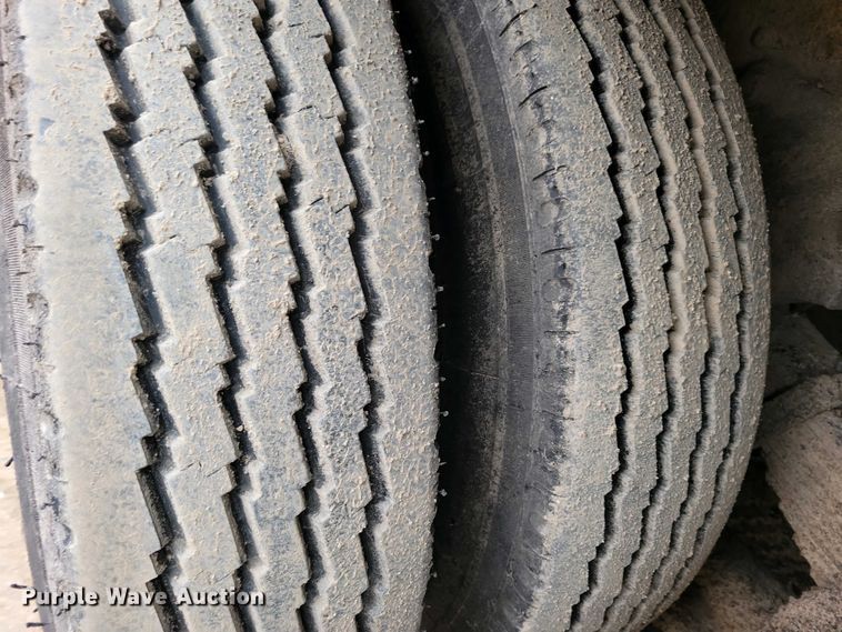 image for item EA2423 1981 Ford LNT8000 oil distributor truck