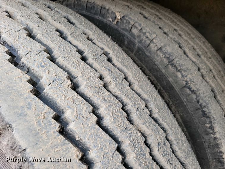 image for item EA2423 1981 Ford LNT8000 oil distributor truck