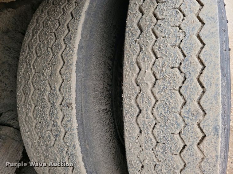 image for item EA2423 1981 Ford LNT8000 oil distributor truck