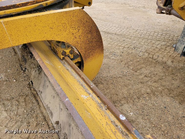 image for item EA2424 2011 Caterpillar 140M motor grader