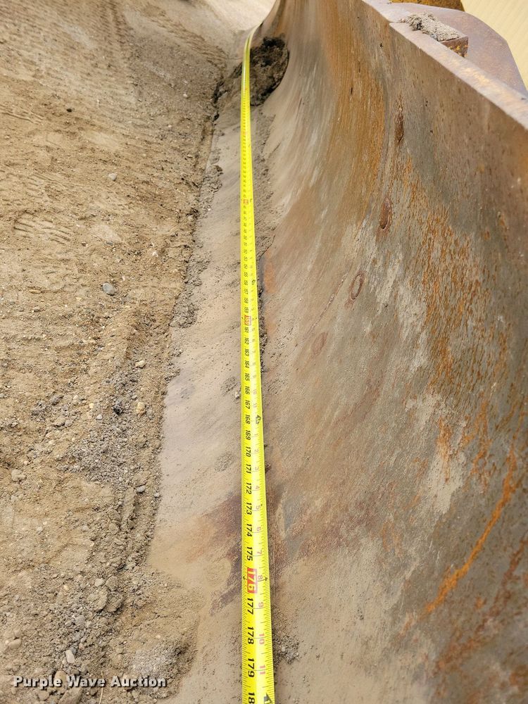 image for item EA2424 2011 Caterpillar 140M motor grader