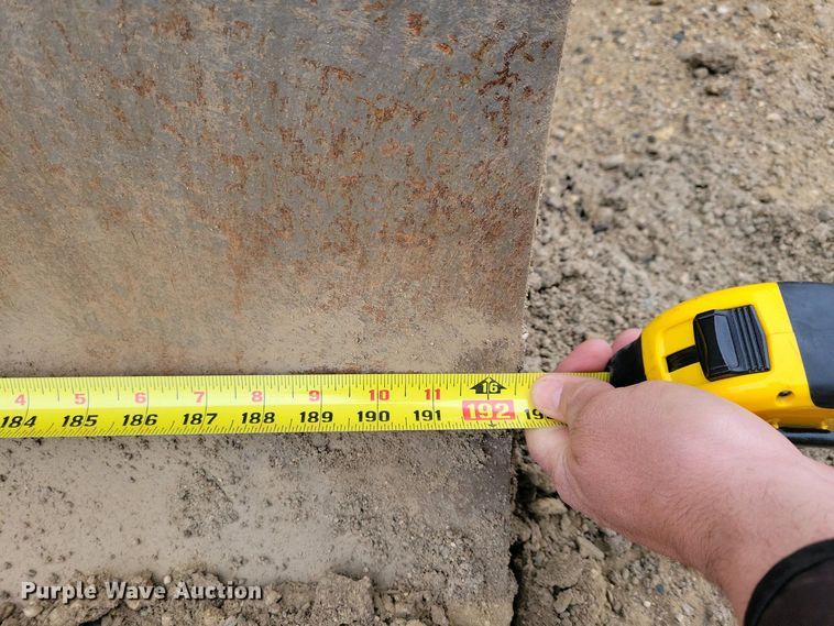 image for item EA2424 2011 Caterpillar 140M motor grader