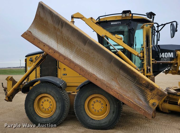 image for item EA2424 2011 Caterpillar 140M motor grader