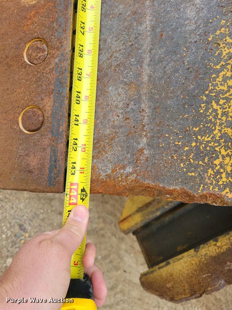 image for item EA2424 2011 Caterpillar 140M motor grader