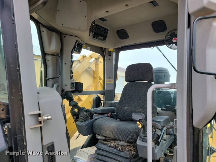 image for item EA2424 2011 Caterpillar 140M motor grader