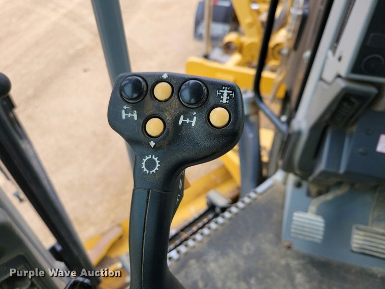 image for item EA2424 2011 Caterpillar 140M motor grader