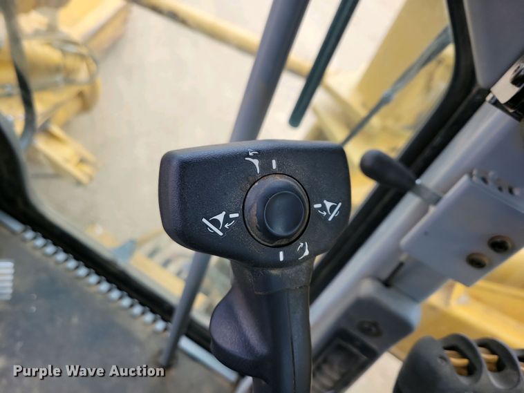 image for item EA2424 2011 Caterpillar 140M motor grader