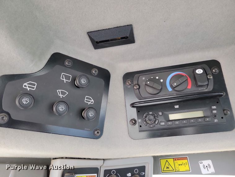 image for item EA2424 2011 Caterpillar 140M motor grader