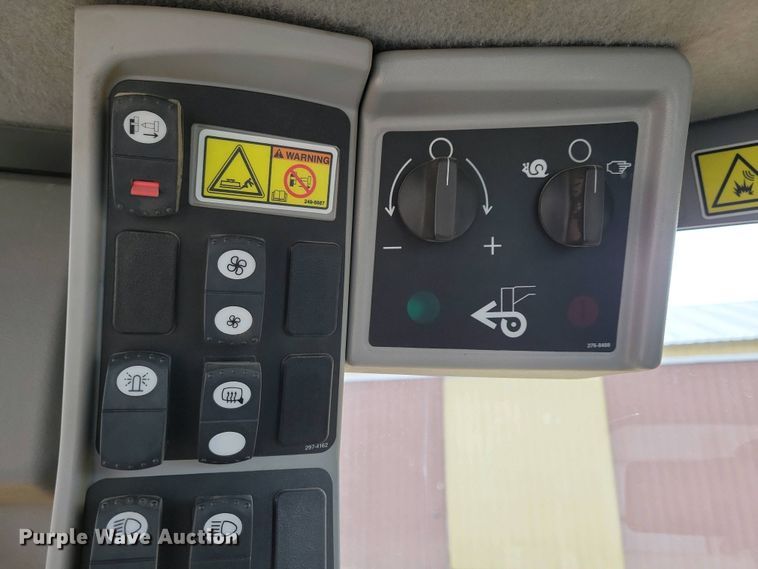 image for item EA2424 2011 Caterpillar 140M motor grader