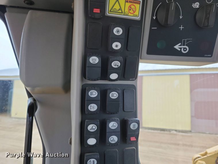 image for item EA2424 2011 Caterpillar 140M motor grader