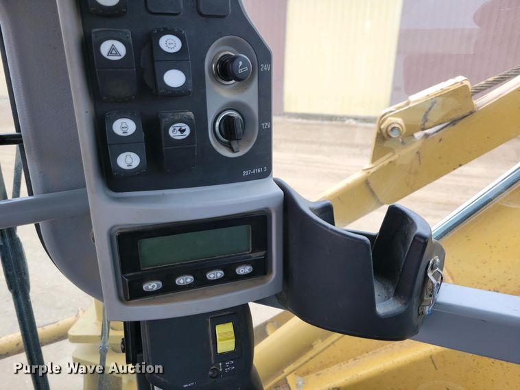 image for item EA2424 2011 Caterpillar 140M motor grader