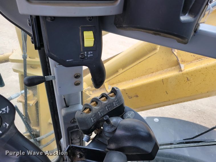 image for item EA2424 2011 Caterpillar 140M motor grader