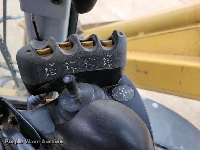 image for item EA2424 2011 Caterpillar 140M motor grader