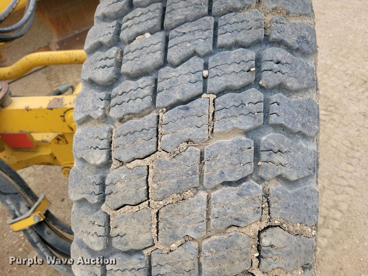 image for item EA2424 2011 Caterpillar 140M motor grader