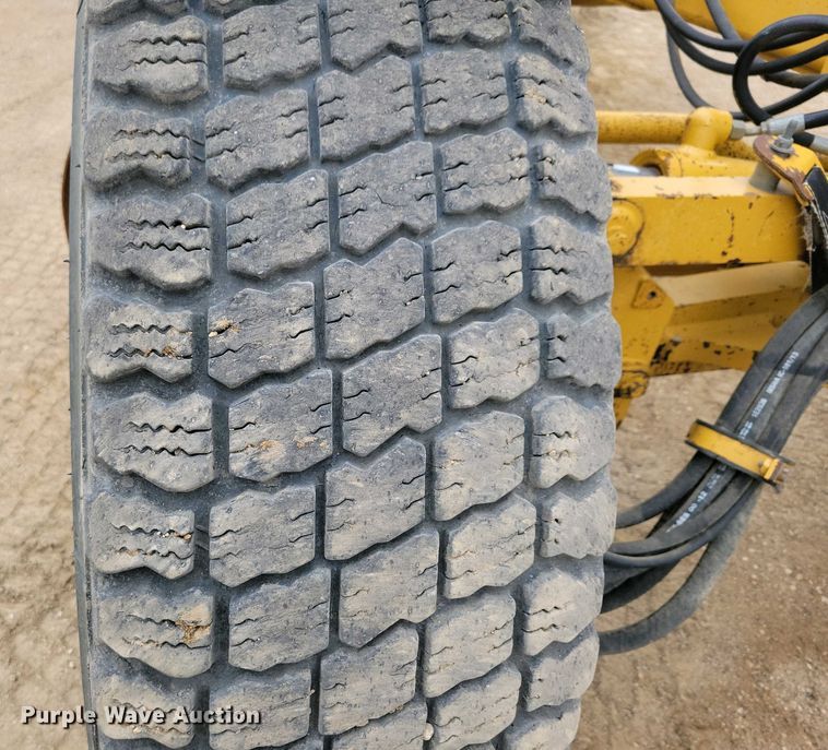 image for item EA2424 2011 Caterpillar 140M motor grader