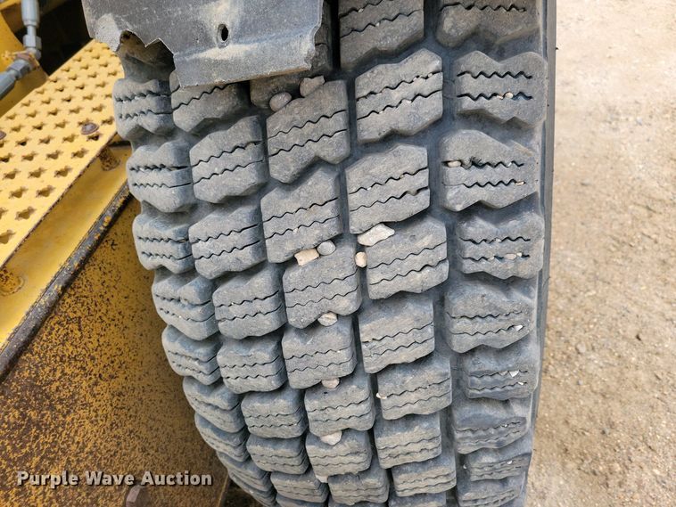 image for item EA2424 2011 Caterpillar 140M motor grader