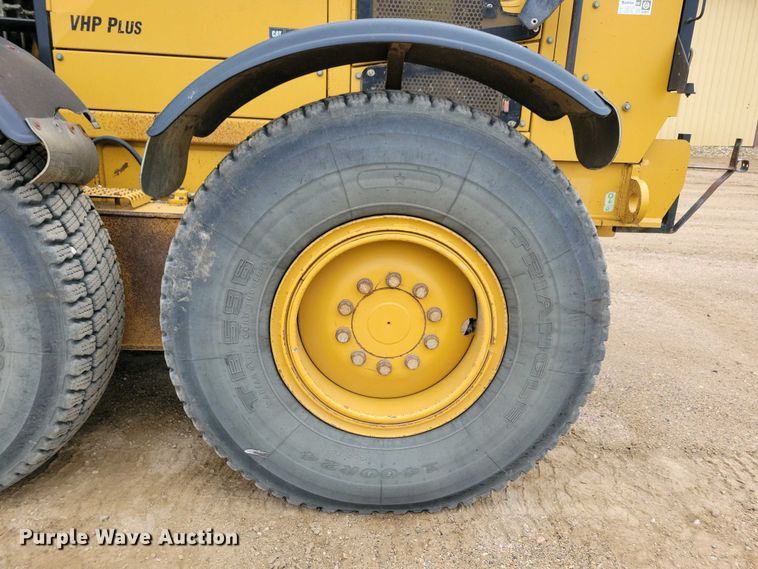 image for item EA2424 2011 Caterpillar 140M motor grader