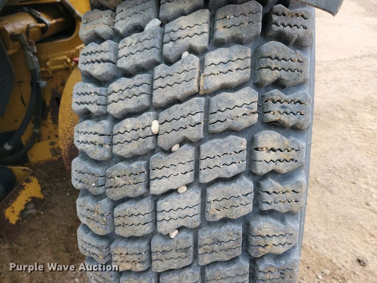 image for item EA2424 2011 Caterpillar 140M motor grader