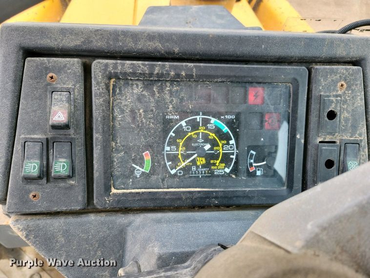 image for item EA2425 1990 JCB 1550 B backhoe