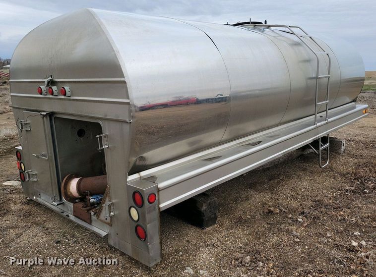 image for item EA2429 Truck tank bed