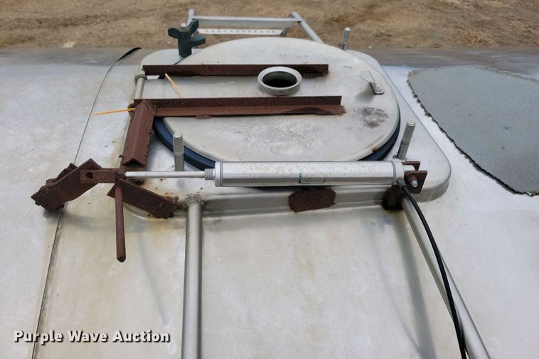 image for item EA2429 Truck tank bed