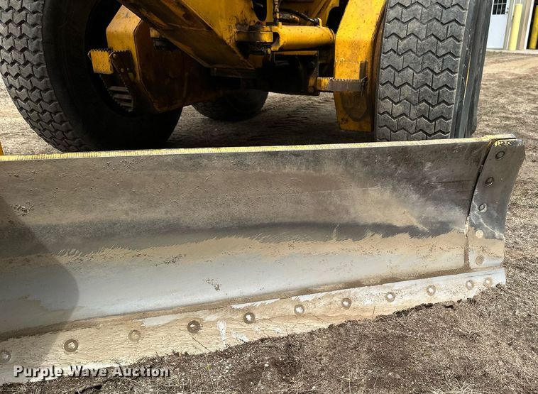 image for item EB2477 1986 John Deere 770BH motor grader