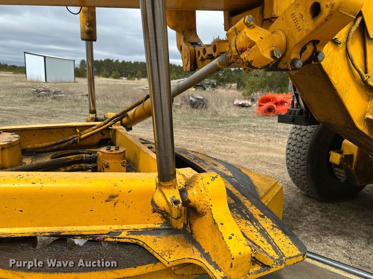 image for item EB2477 1986 John Deere 770BH motor grader