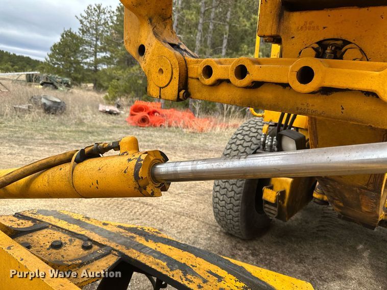 image for item EB2477 1986 John Deere 770BH motor grader