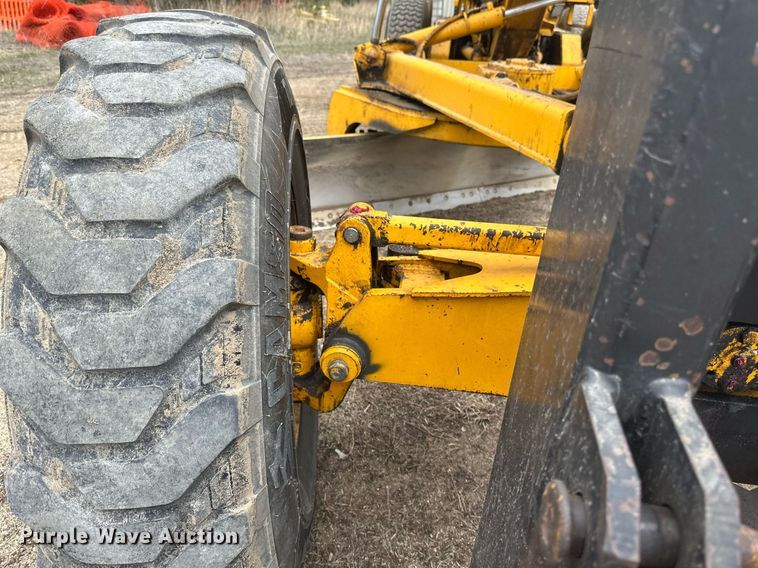 image for item EB2477 1986 John Deere 770BH motor grader