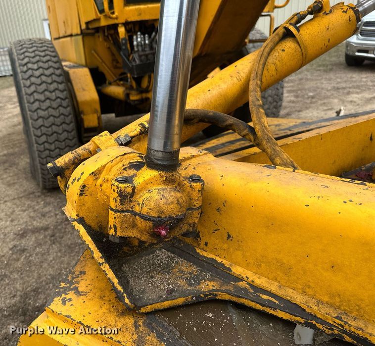 image for item EB2477 1986 John Deere 770BH motor grader