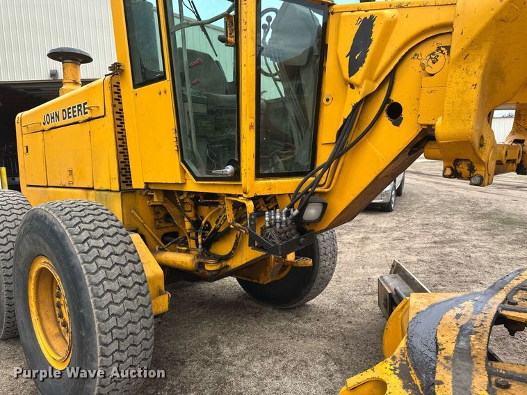 image for item EB2477 1986 John Deere 770BH motor grader