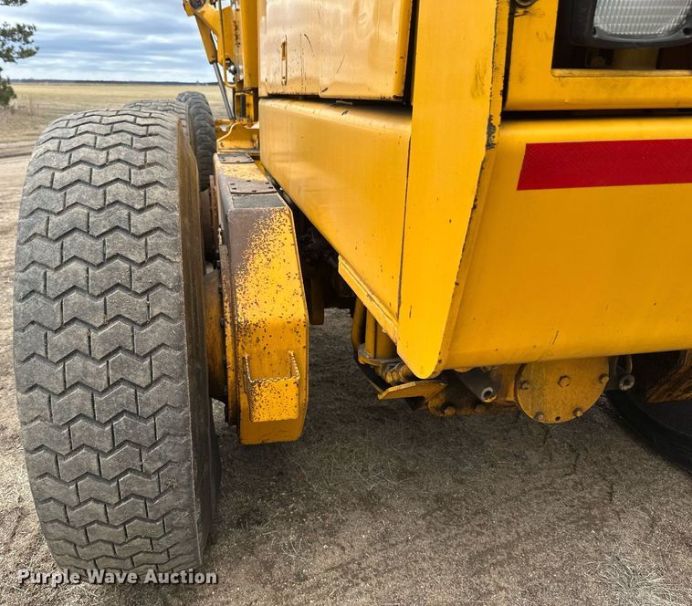 image for item EB2477 1986 John Deere 770BH motor grader