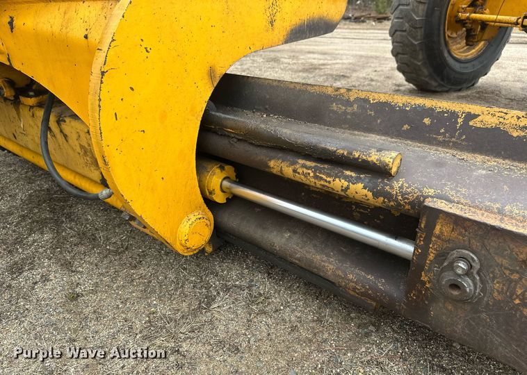 image for item EB2477 1986 John Deere 770BH motor grader