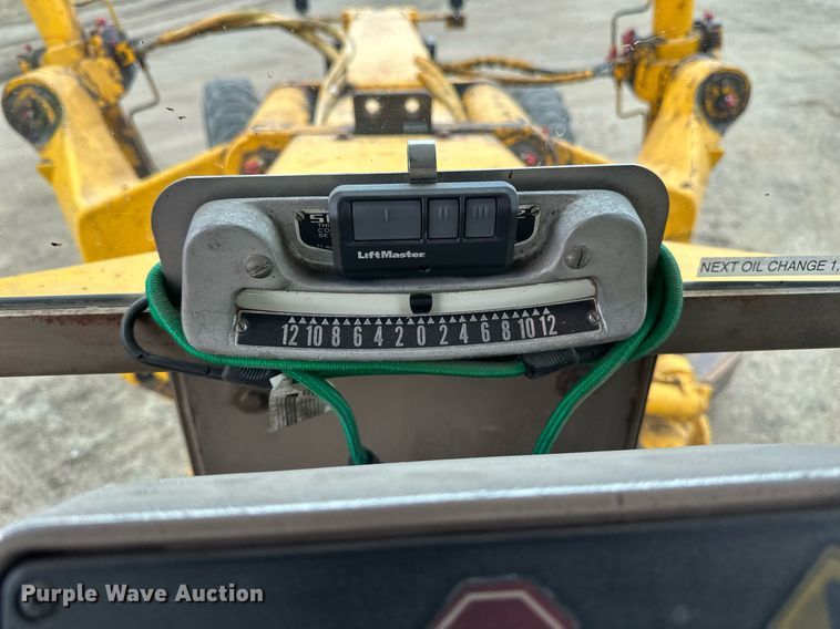 image for item EB2477 1986 John Deere 770BH motor grader