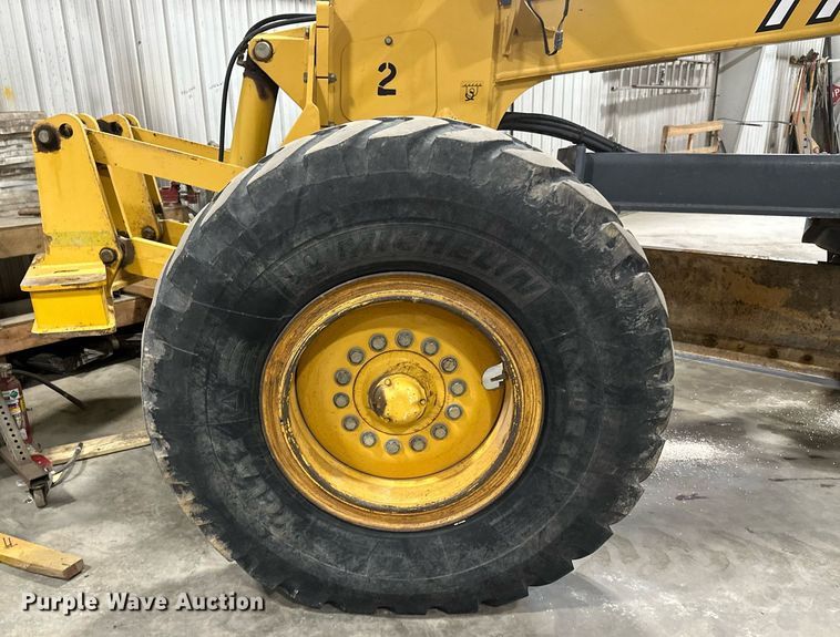 image for item EB2477 1986 John Deere 770BH motor grader