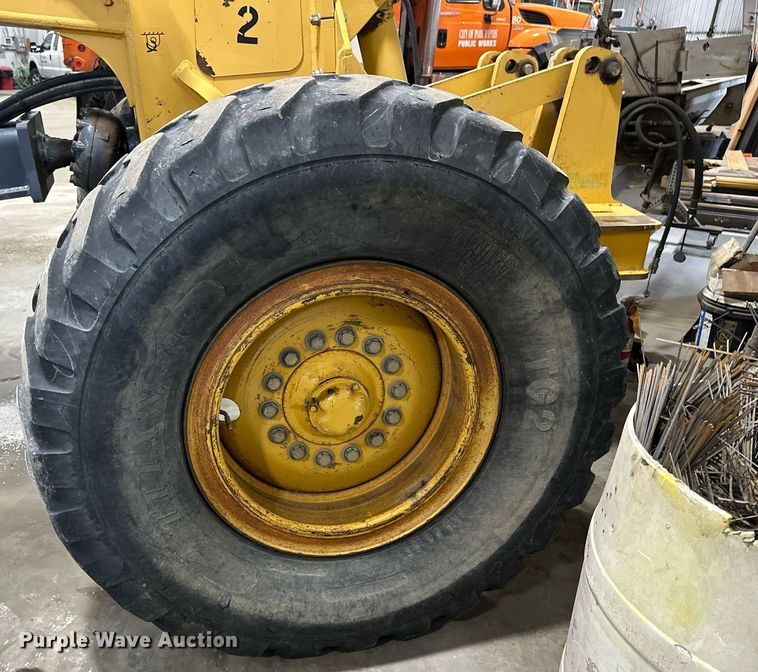 image for item EB2477 1986 John Deere 770BH motor grader